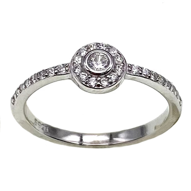 ANILLO SOLITARIO CENTRO REDONDO CON CUBIC PIEDRAS COMPLEMENTARIOS