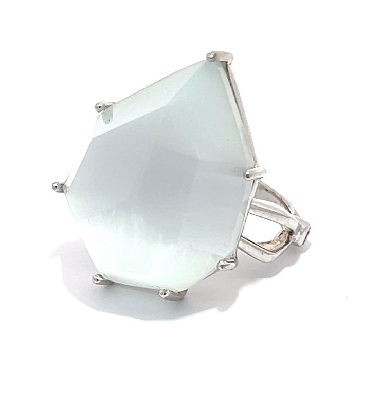 ANILLO PIEDRA BLANCA FACETADA GRANDE OPACA ENGARZADA