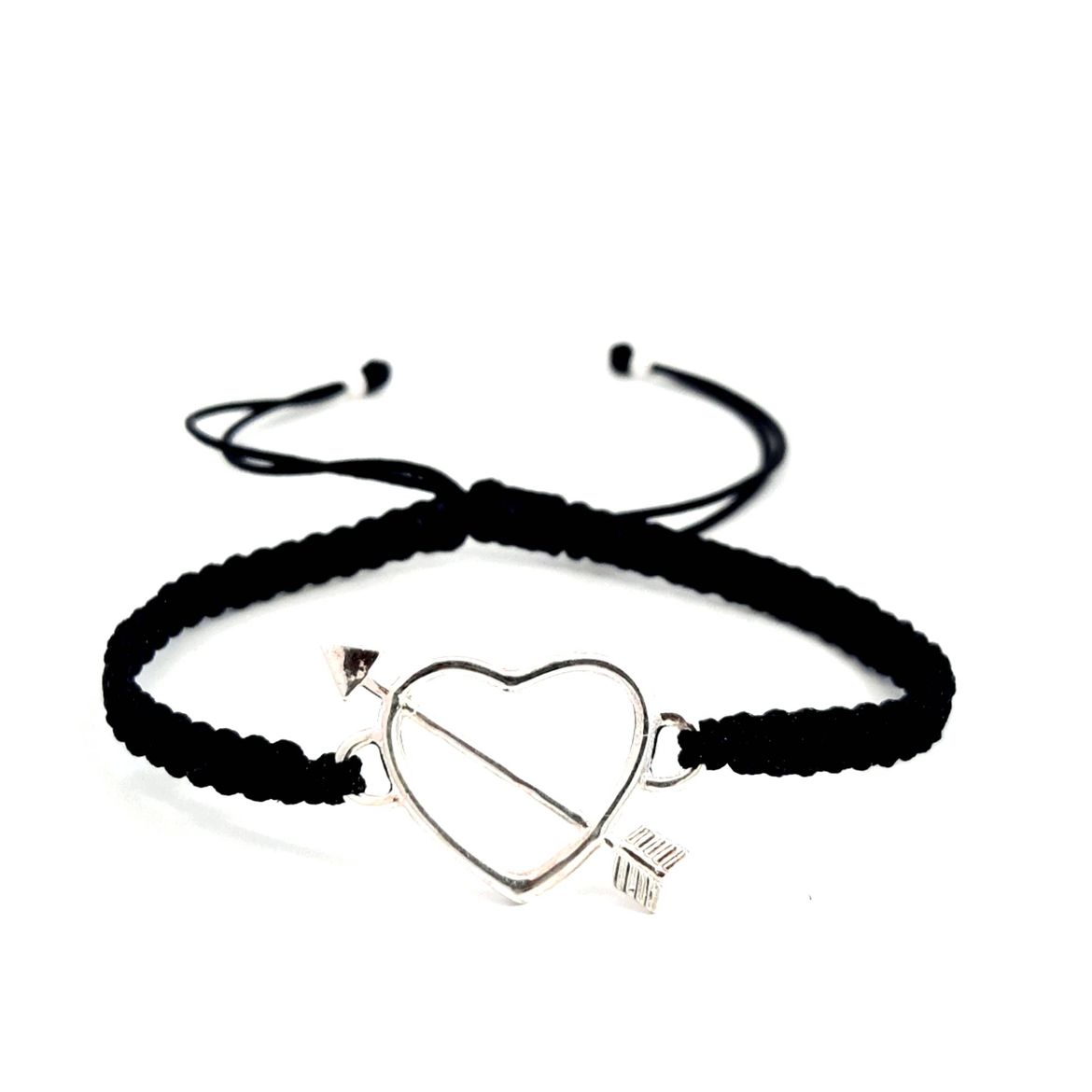 Pulsera macrame negro corazon con flecha