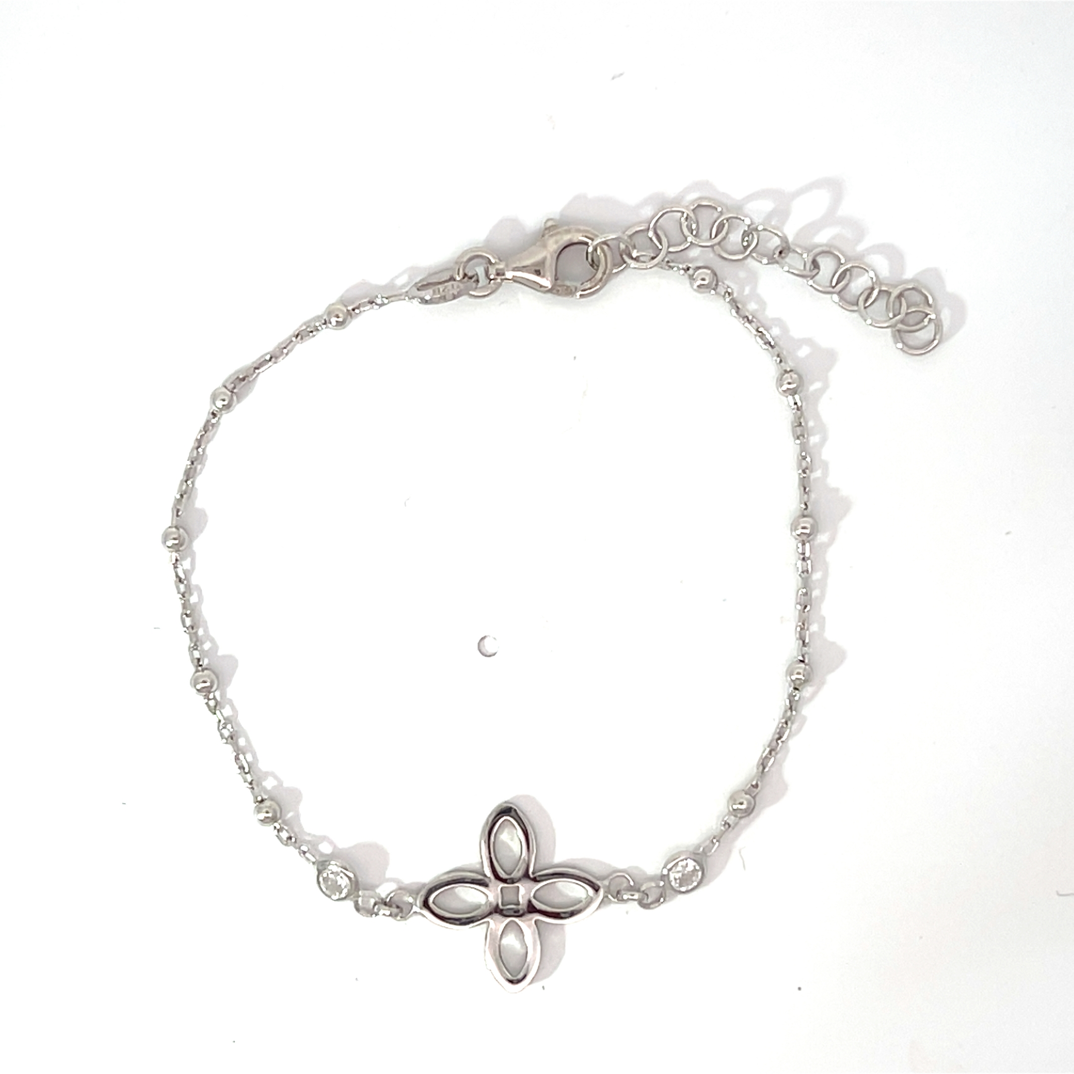 PULSERA BLANCA BOLITA CON TREBOL