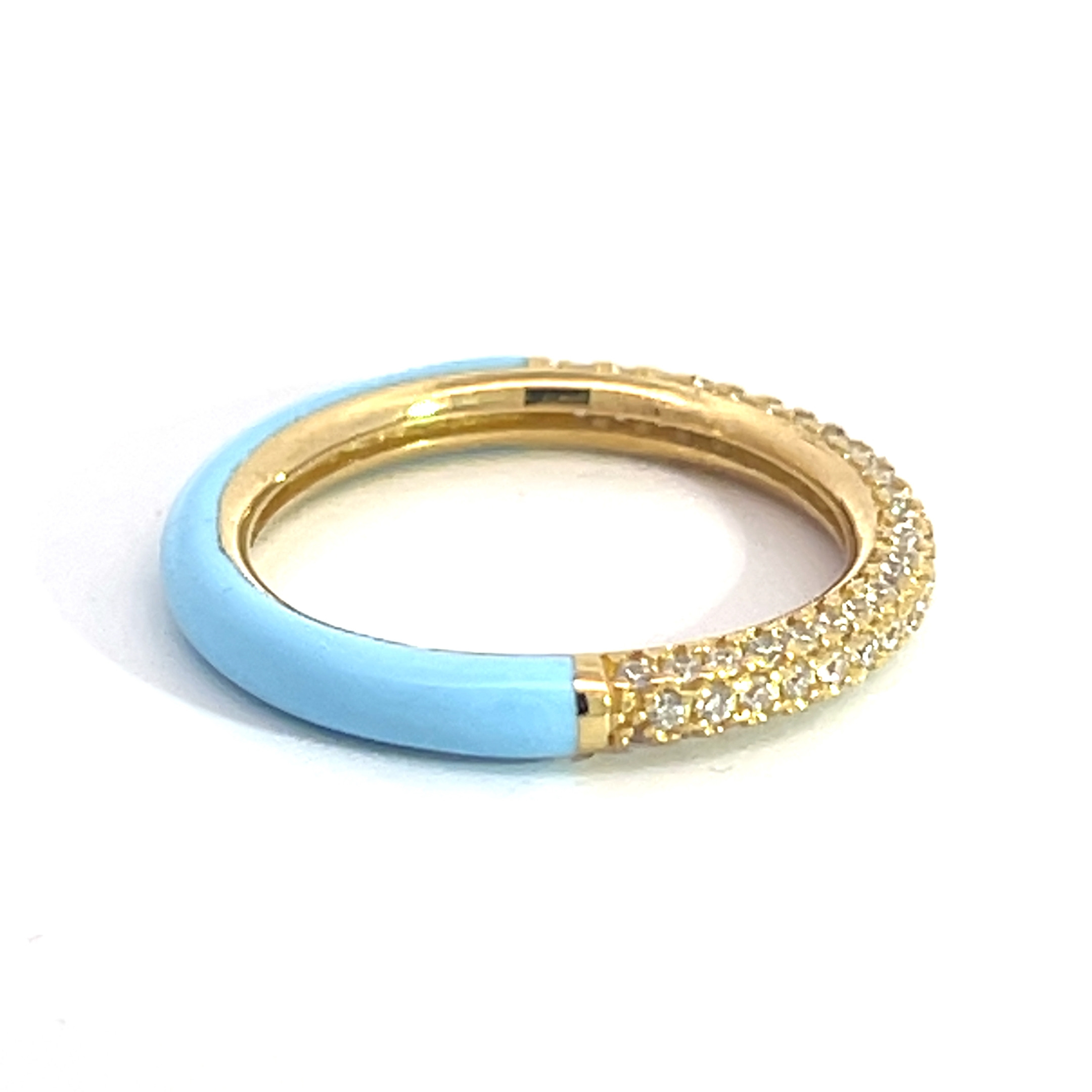 ANILLO DORADO MEDIO PAVE MITAD ESMALTE CELESTE