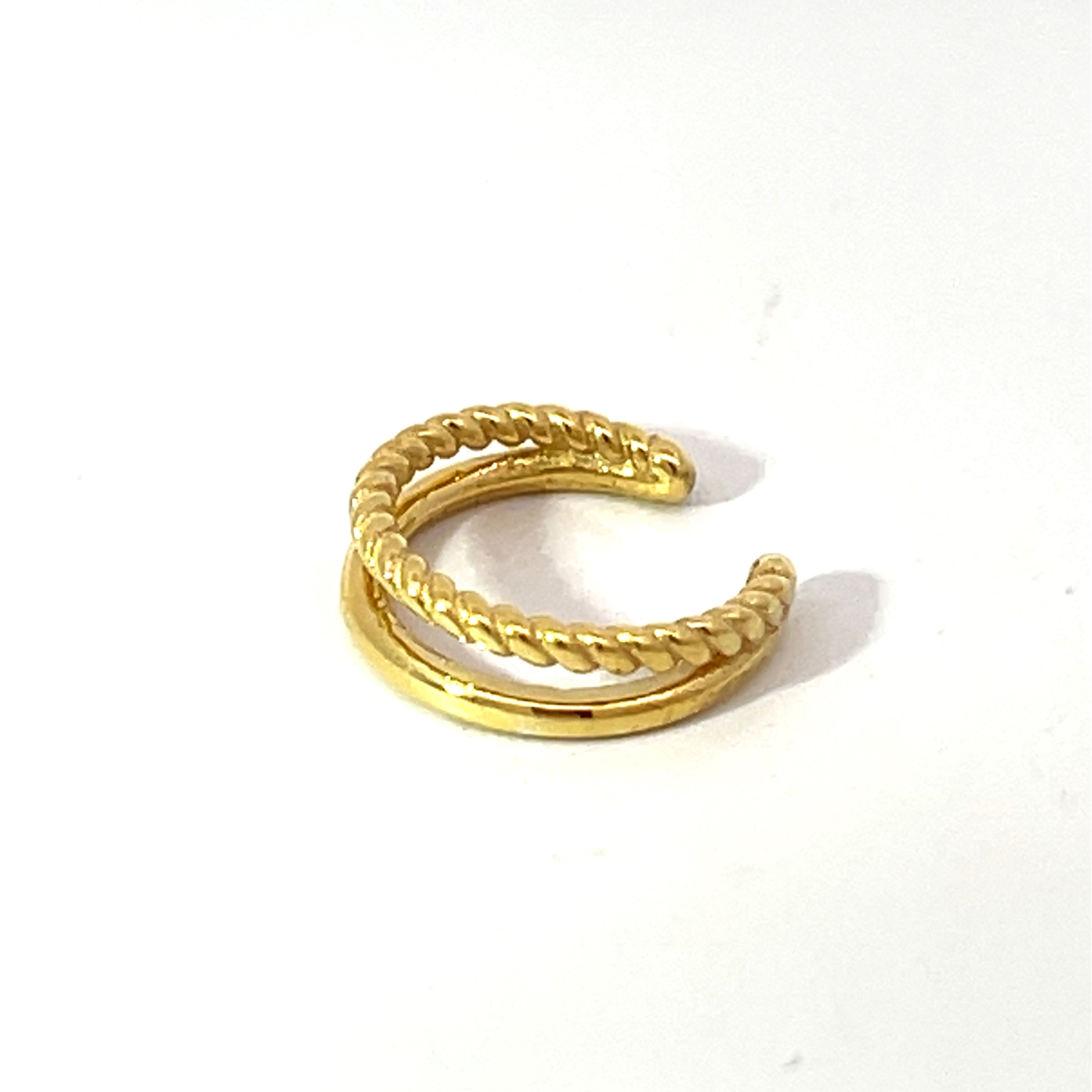 ARO DORADO EARCUFF LISO RETORCIDO (PRECIO POR UNIDAD)