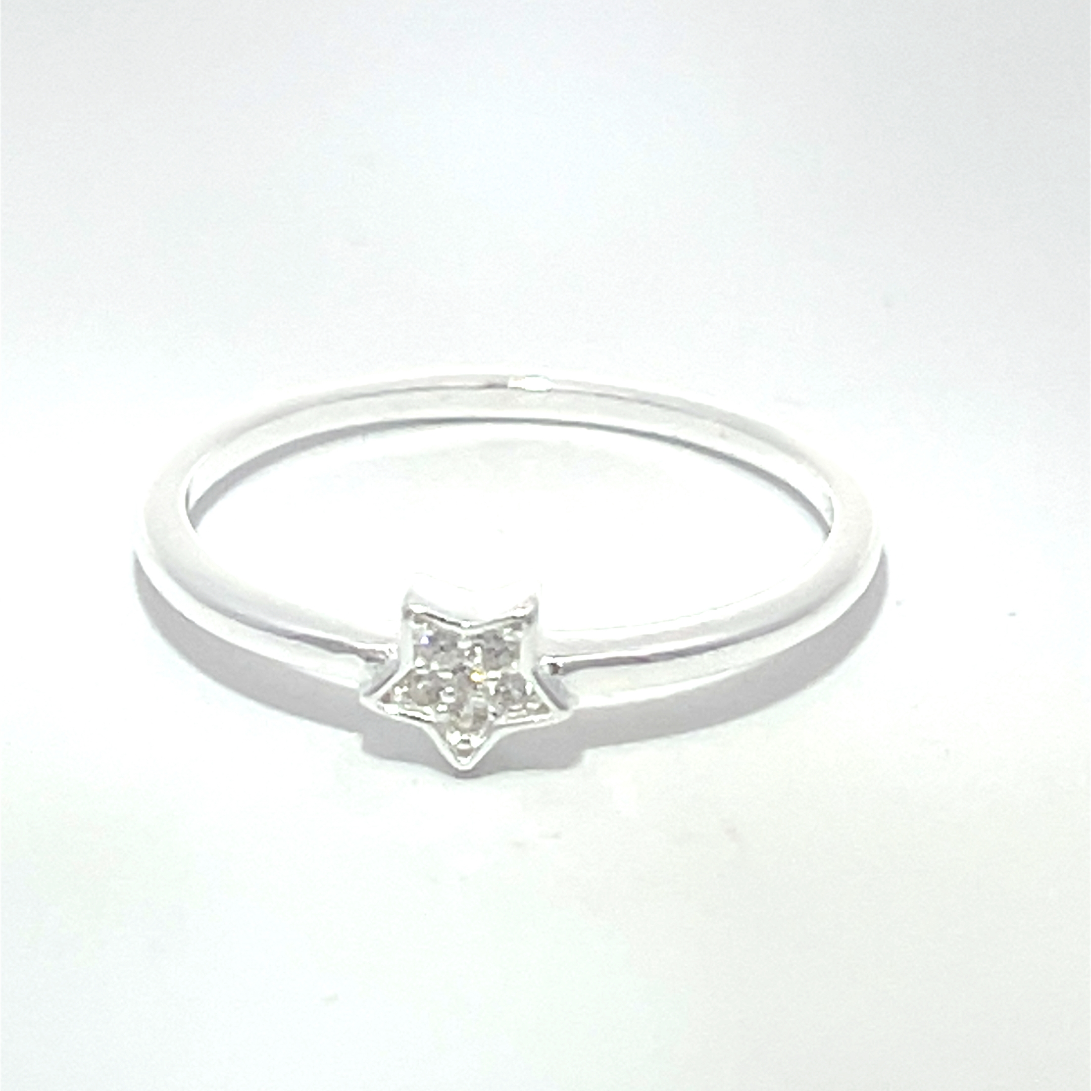 ANILLO SOLITARIO ESTRELLA PIEDRAS BLANCAS