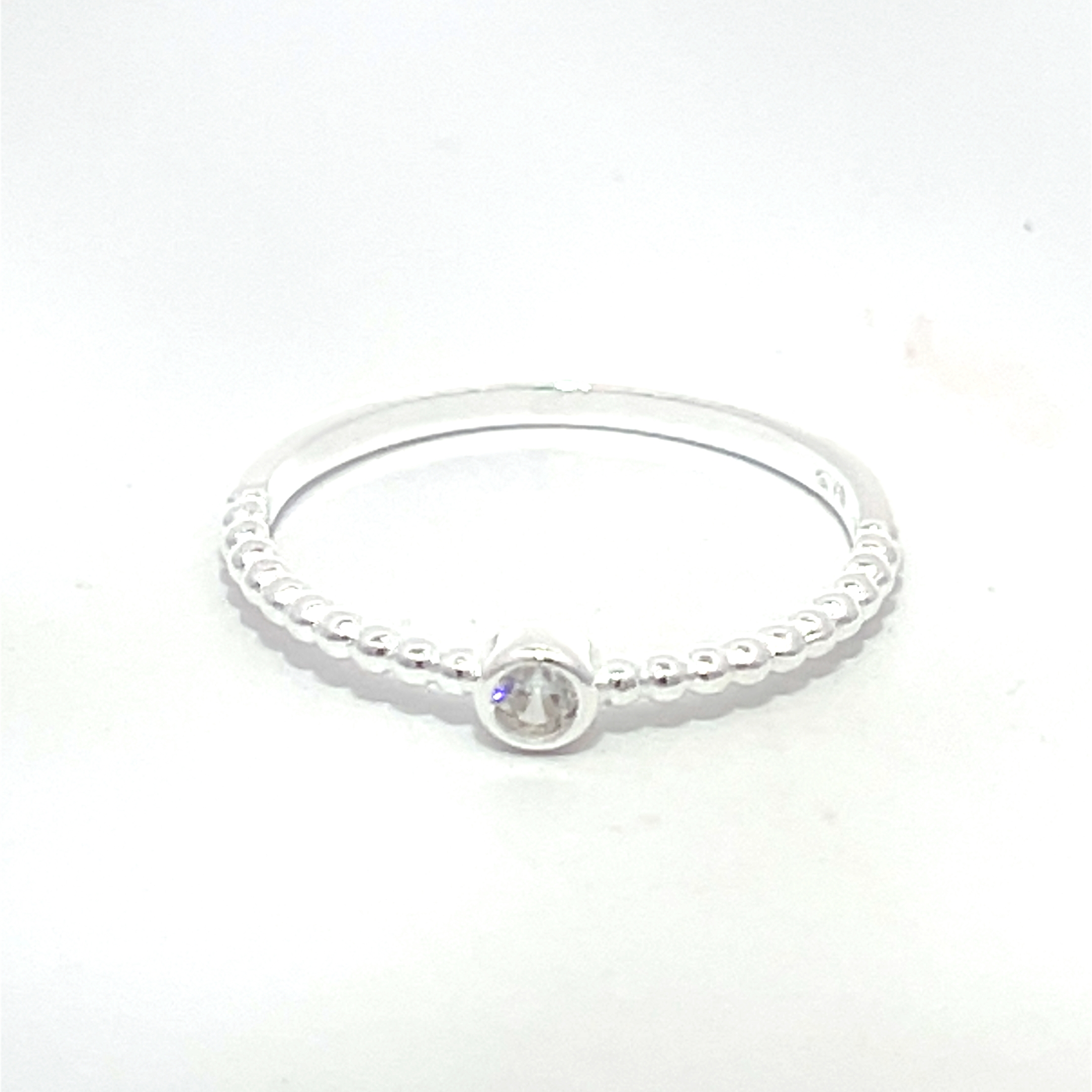 ANILLO SOLITARIO VIROLA CHICA PIEDRA BLANCA CUERPO BOLITAS