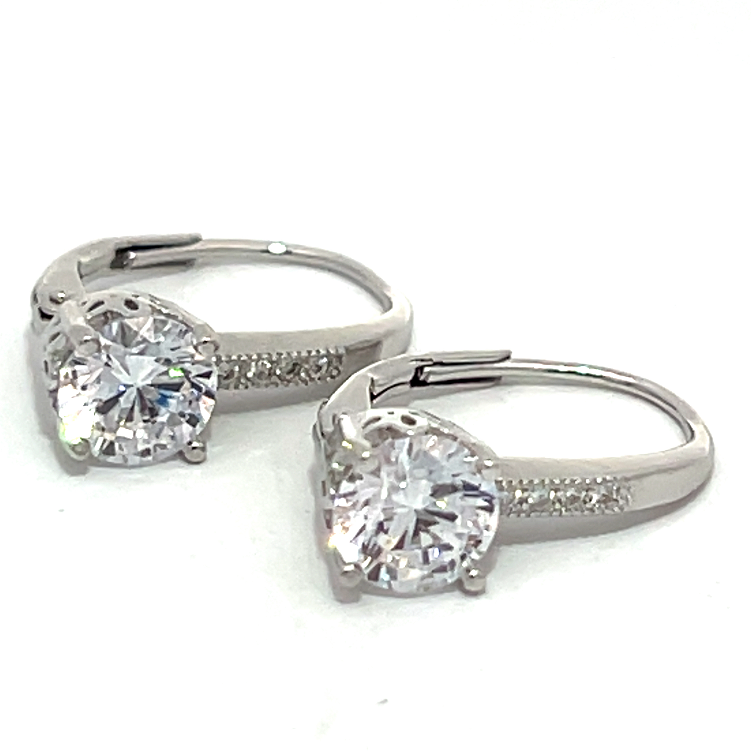 AROS BRIZURA PIEDRA BLANCA CON GRIFAS Y PAVEE