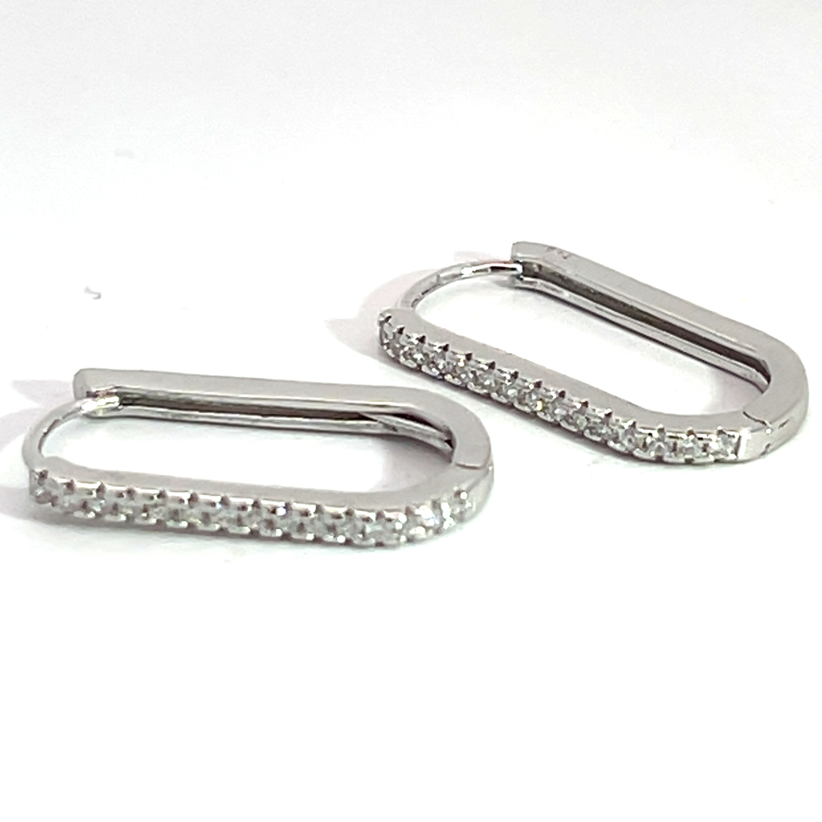 AROS HERADURA MITAD PAVE PIEDRA BLANCA